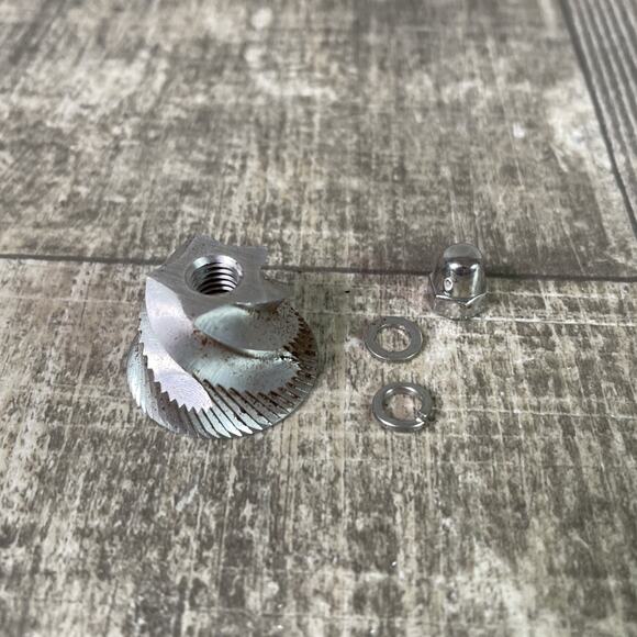 Café Specialty Grind and Brew Coffee Maker C7CGAAS3T1D3 Replacement Lower Burr - Picture 1 of 3